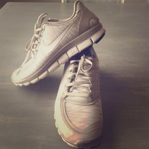 White and grey print Nike Free 5.0