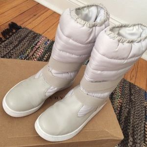 ADIDAS SLVR WINTER BOOTS