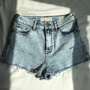 Light wash Bullhead women's jean shorts