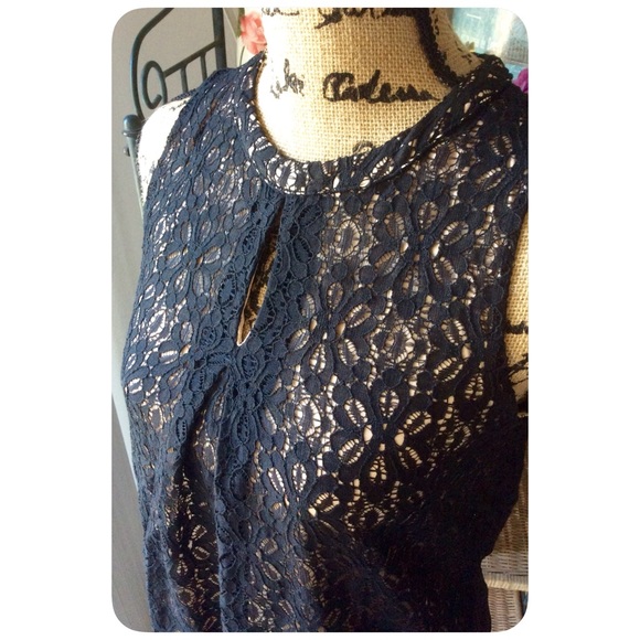 Black and Nude Crochet Top❤️ - Picture 3 of 4