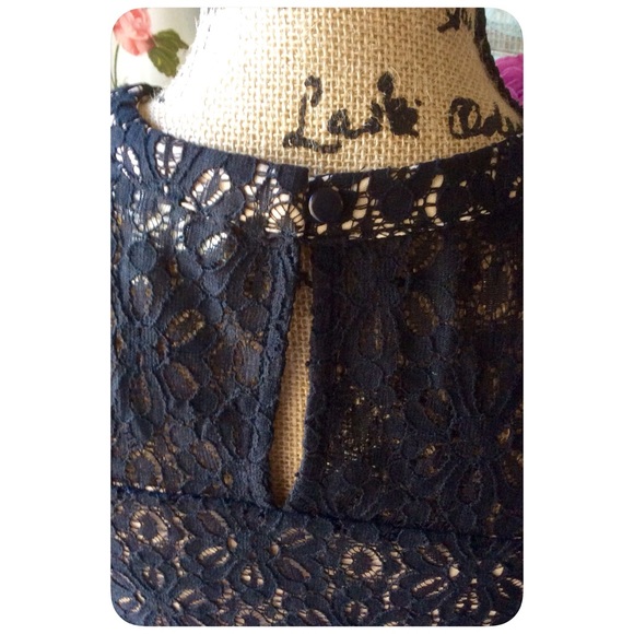 Black and Nude Crochet Top❤️ - Picture 4 of 4