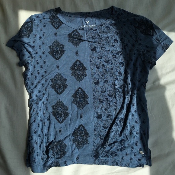 Blue/black patterned American Eagle medium t-shirt - Picture 1 of 4