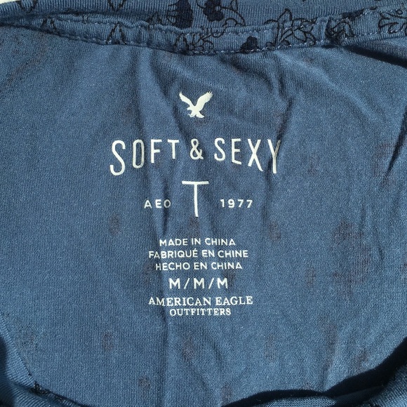 Blue/black patterned American Eagle medium t-shirt - Picture 4 of 4