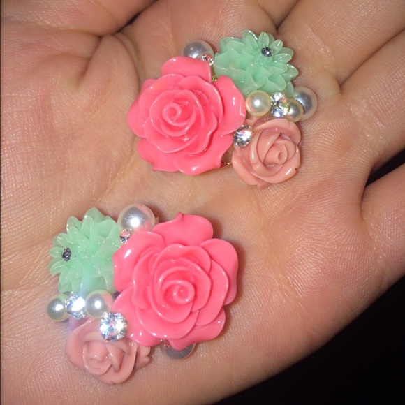 Adorable floral earings