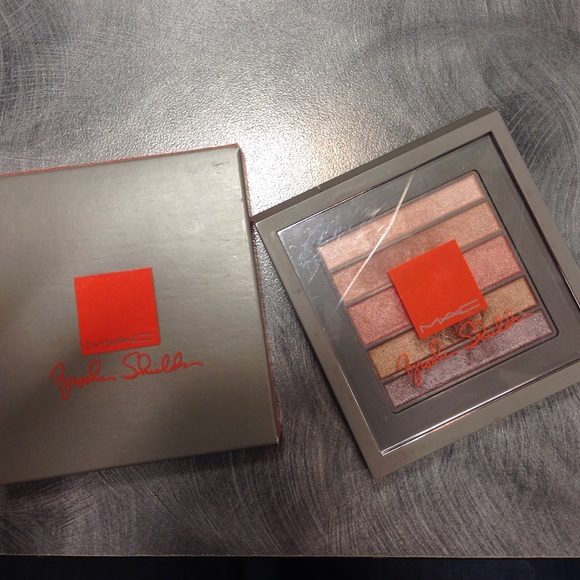 MAC Brooke Shields Veluxe Pearl Shadow