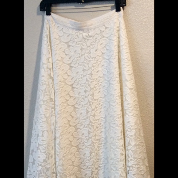Champagne & Strawberry Brand, White Skirt, Small. - Picture 2 of 4