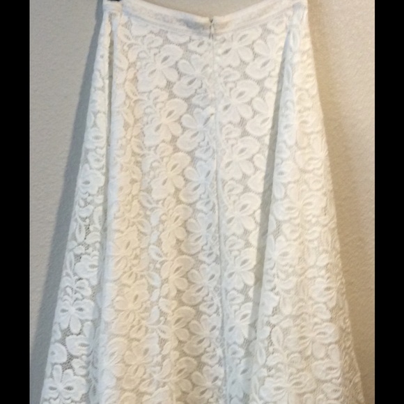Champagne & Strawberry Brand, White Skirt, Small. - Picture 3 of 4