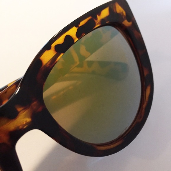 🎉HP🎉 NWT Quay Rhymes Sunglasses in Tortoise/Gold - Picture 4 of 5