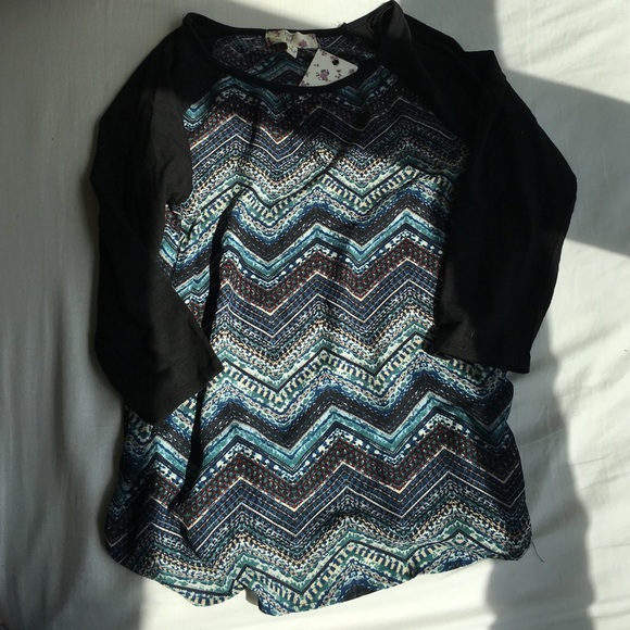 Patterned small Hippie Rose flowy mid-sleeve shirt - Picture 1 of 4