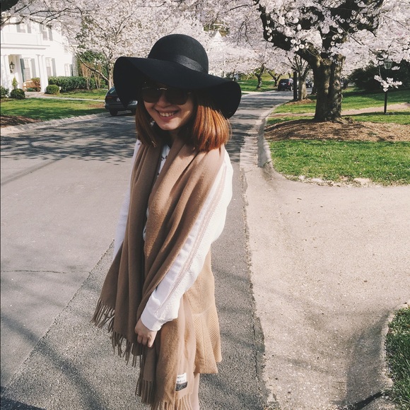 Meet your Posher, Yujia - Picture 2 of 2