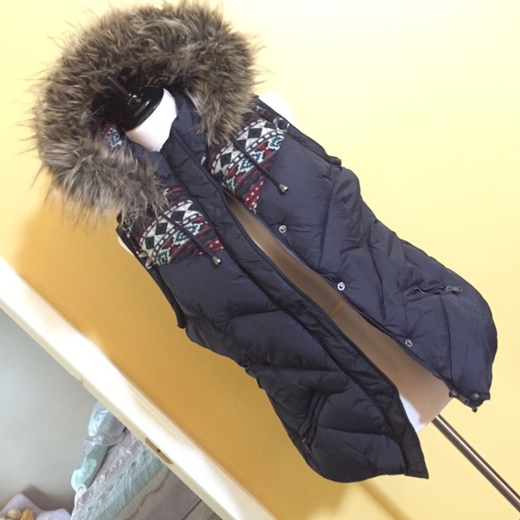 Forever 21 Jackets & Blazers - NWOT Forever 21 navy fair isle bubble vest jacket
