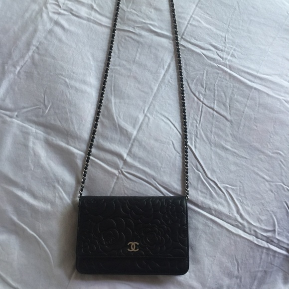 Cross body wallet on a chain