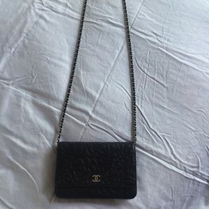 Cross body wallet on a chain
