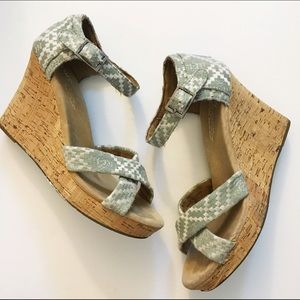 Toms wedges