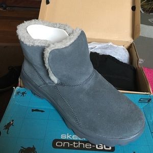 Gray Skechers on the Go Chugga