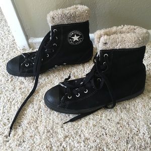 Black fur top converse