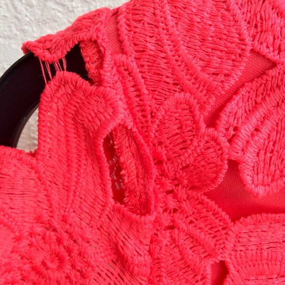 Moon Brand, Red Dress, Floral Cut-Out Detail, SM. - Picture 4 of 4