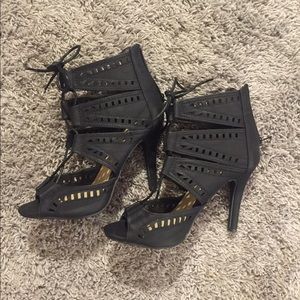 CLOSET CLOSING!!  Cute shoes!