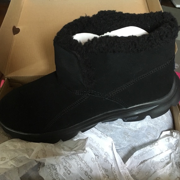 Black Skechers on the Go Chugga
