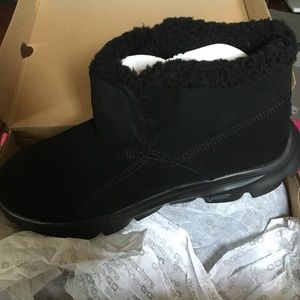 Black Skechers on the Go Chugga