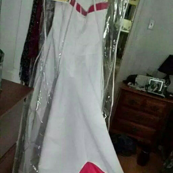 Dresses - Picture 2 of 4