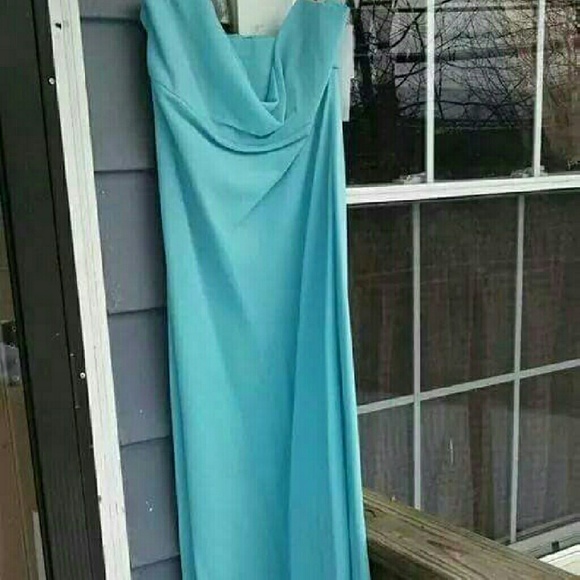 Dresses - Picture 3 of 4