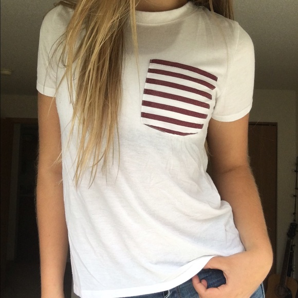 White women's Target t-shirt with pocket - Picture 2 of 4