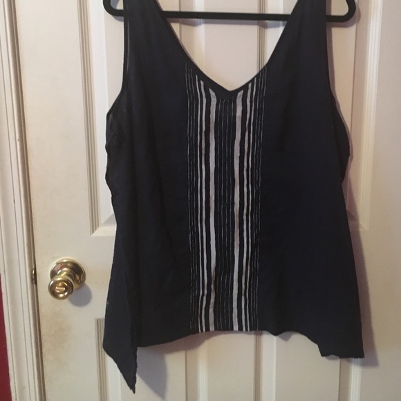 Linen navy V-neck