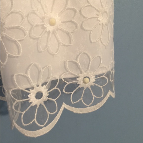 Lilly Pulitzer Resort White Embroidered Dress - Picture 2 of 4