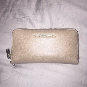 🔴FINAL SALE 🔴Authentic Michael Kors Wallet