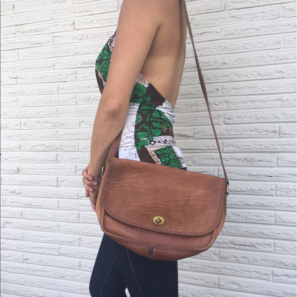 Vintage coach tan leather crossbody bag