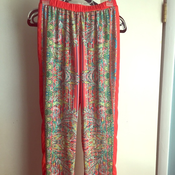 Flowy and fun printed pants! Never been worn!