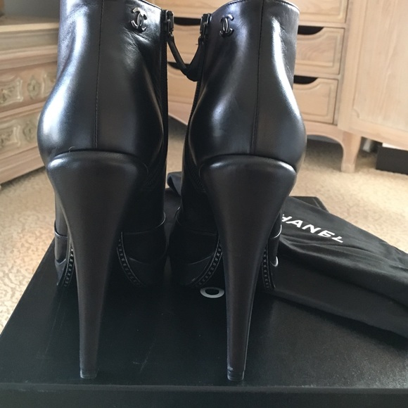 Chanel REV Black White Caoutchouc CC Logo High Pull On  Chanel boots