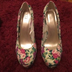 Women's size us 9 forever21 floral heels
