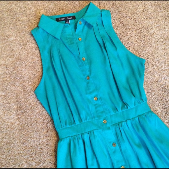 Green button down dress - Picture 2 of 2