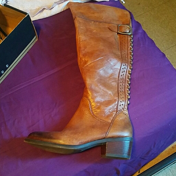 Brand new Vince camuto boots never worn