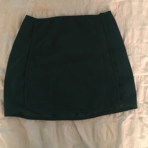 FRANCHESCA'S EMERALD GREEN SKIRT SIZE MEDIUM