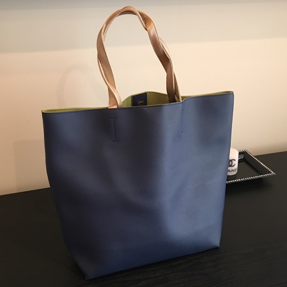 Macy's Handbags - ❗1 hr sale❗Navy blue leather tote