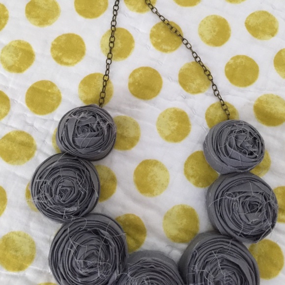 Gray big rosette necklace
