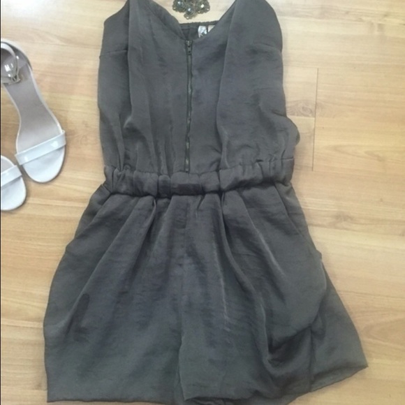 Romper - Picture 2 of 4