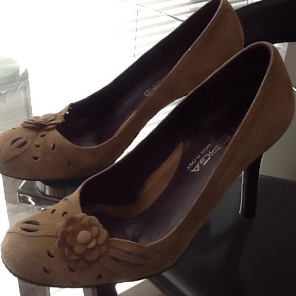 Via Spiga Shoes - Beige suede pump