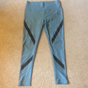 Long Puma fitness leggings.