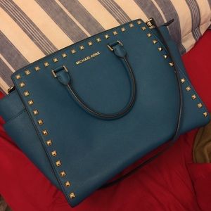 Reserved for trade!! Michael kors xl studded selma