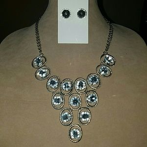 Cocktail necklace and earrings set