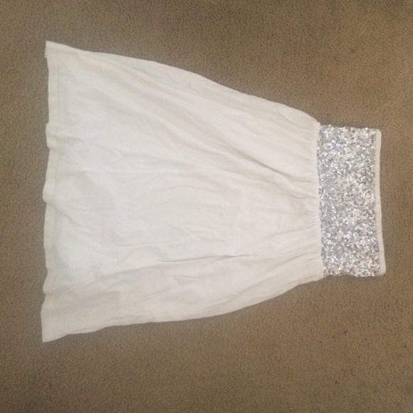 White strapless dress