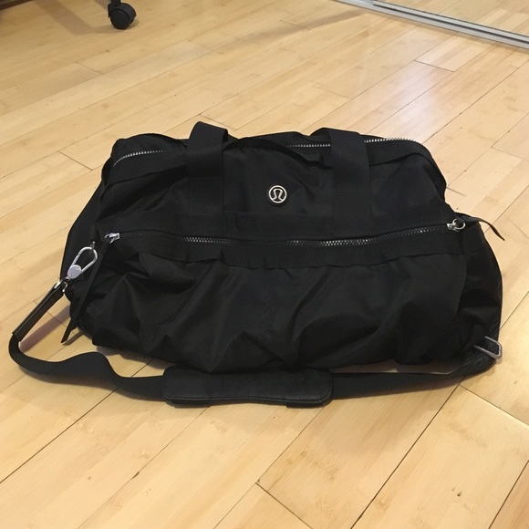 Lululemon (Gym to Win) duffle bag