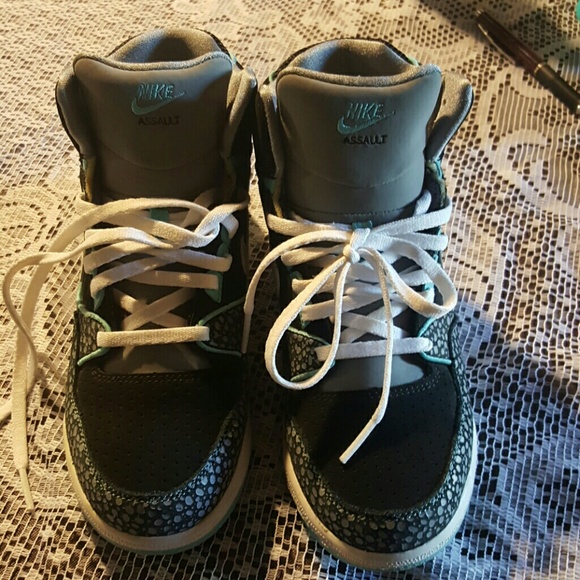 Sneakers - Picture 3 of 3