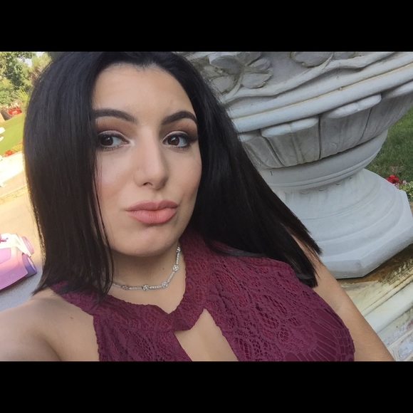 Meet your Posher, Felicia