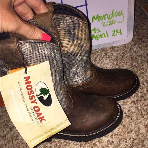 Toddler •Ariat boots•