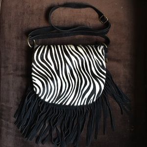 🌞Animal Print & Fringe Stunning Italian Handbag!